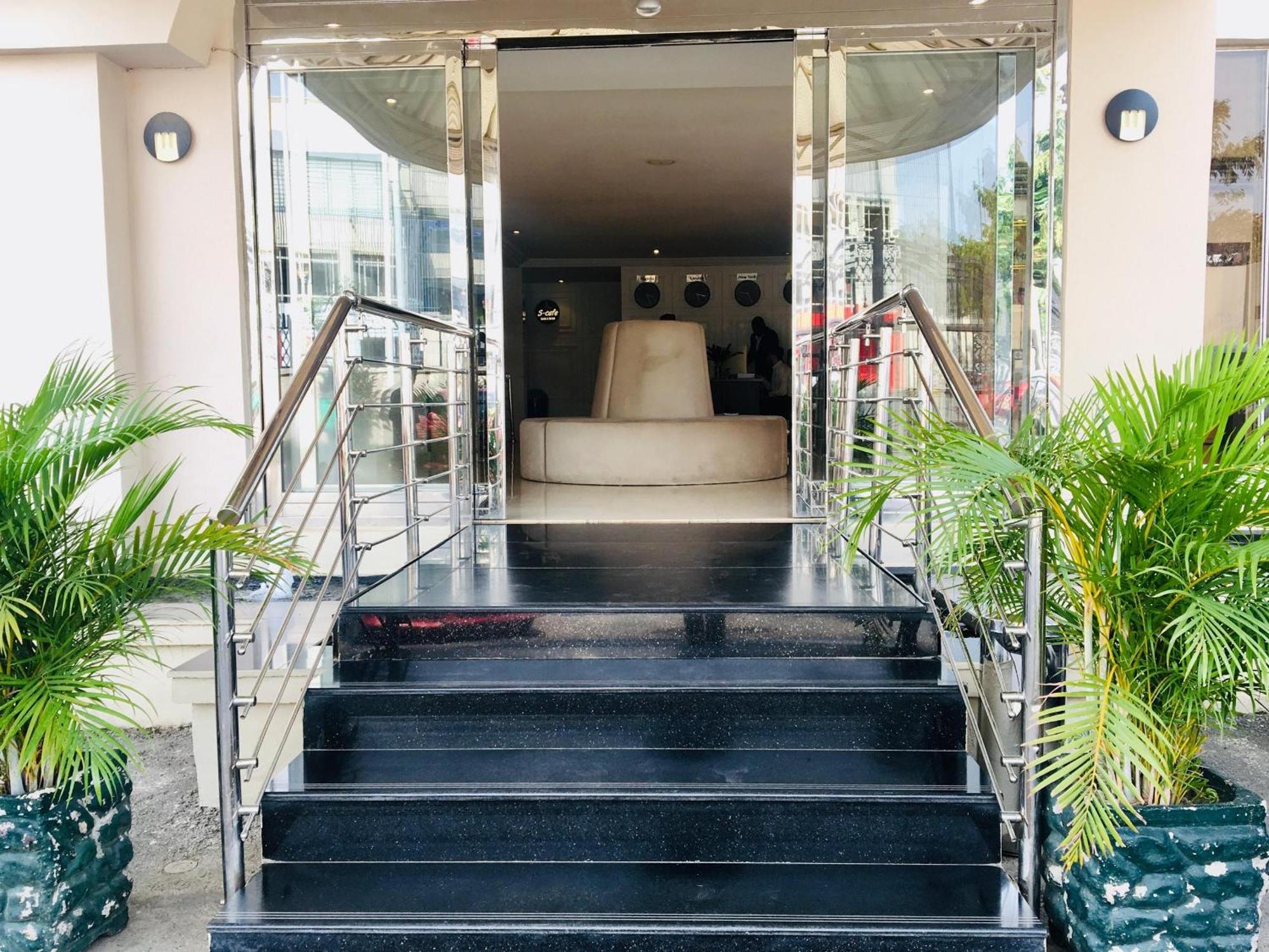 Summerset Continental Hotel Maitama By T E L E Hospitality Abuja Dış mekan fotoğraf